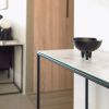 Bílý keramický konzolový stolek Kave Home Rewena 110 x 30 cm -fv-interier-25