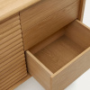 Dubová komoda Kave Home Lenon 105 x 45 cm -fv-interier-25
