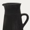 Černá terakotová váza Kave Home Menre 34 cm -fv-interier-25Černá terakotová váza Kave Home Menre 34 cm