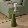 Matně zelený skleněný kulatý odkládací stolek Kave Home Wilshire 35 cm -fv-interier-25