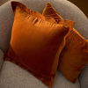 Oranžový sametový povlak na polštář Kave Home Ladira 45 x 45 cm -fv-interier-25