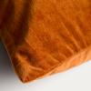 Oranžový sametový povlak na polštář Kave Home Tavre 40 x 60 cm -fv-interier-25