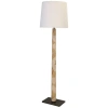 Stojací lampa Angel Cerdá zaujme svým elegantním designem a originální kombinací přírodních textur s moderními materiály. Její štíhlá konstrukce s dýhou z burlového dřeva s výraznou kořenovou kresbou dodává lampě jedinečný charakter a nádech přírodního luxusu. Podstavec z tmavé leštěné nerezové oceli vytváří sofistikovaný kontrast a podtrhuje její nadčasový vzhled. Bílé látkové stínidlo jemně rozptyluje světlo a navozuje příjemnou, útulnou atmosféru. Díky svému osobitému designu se lampa stane nejen praktickým zdrojem osvětlení, ale také výrazným dekorativním prvkem obývacího pokoje, ložnice či vstupní haly. Doplnit ji můžete stolní lampou ve stejném designu.  Pozn.: Žárovka není součástí balení.