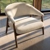 Krémově bílé čalouněné křeslo Unique Furniture Elk s tmavou dubovou podnoží -fv-interier-25