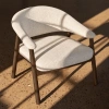 Krémově bílé čalouněné křeslo Unique Furniture Elk s tmavou dubovou podnoží -fv-interier-25